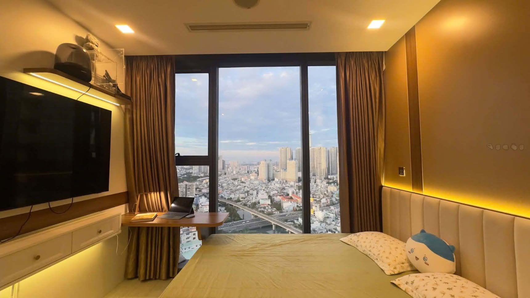 chuyển nhượng căn hộ chung cư Vinhomes Golden River Ba Son